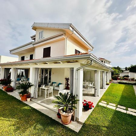 Invilla Bed&Breakfast - Quality Rooms Санта-Марія-ді-Кастеллабате Екстер'єр фото