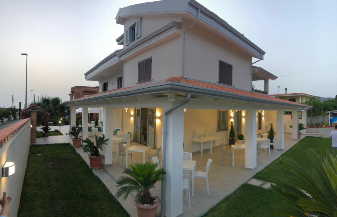 Invilla Bed&Breakfast - Quality Rooms Санта-Марія-ді-Кастеллабате Екстер'єр фото