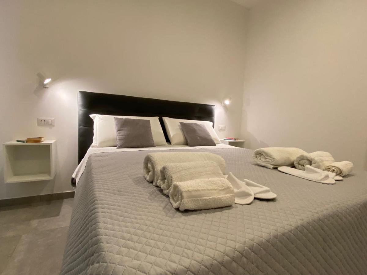 Invilla Bed&Breakfast - Quality Rooms Санта-Марія-ді-Кастеллабате Екстер'єр фото