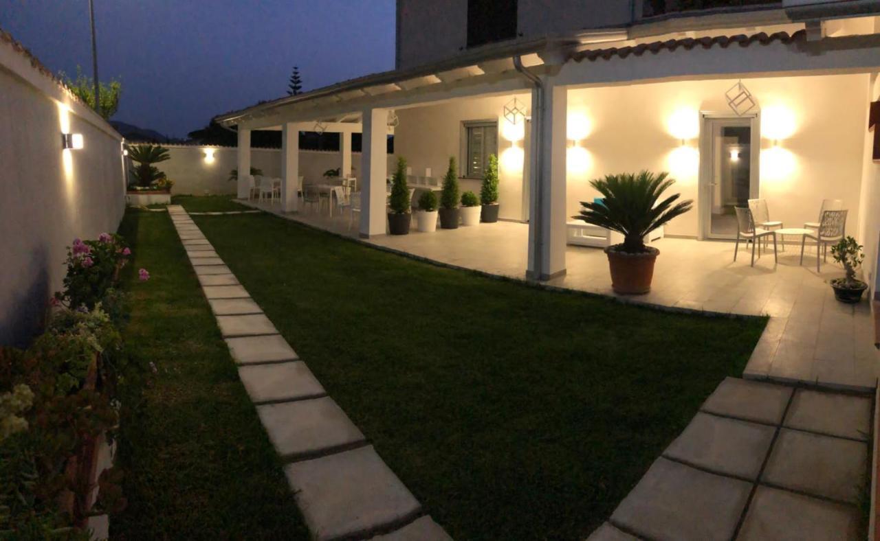 Invilla Bed&Breakfast - Quality Rooms Санта-Марія-ді-Кастеллабате Екстер'єр фото