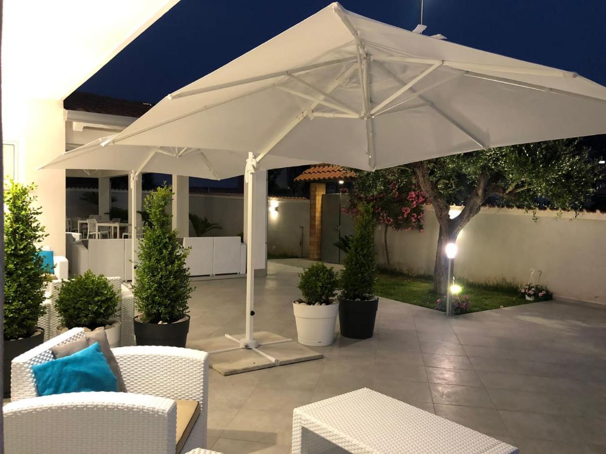 Invilla Bed&Breakfast - Quality Rooms Санта-Марія-ді-Кастеллабате Екстер'єр фото