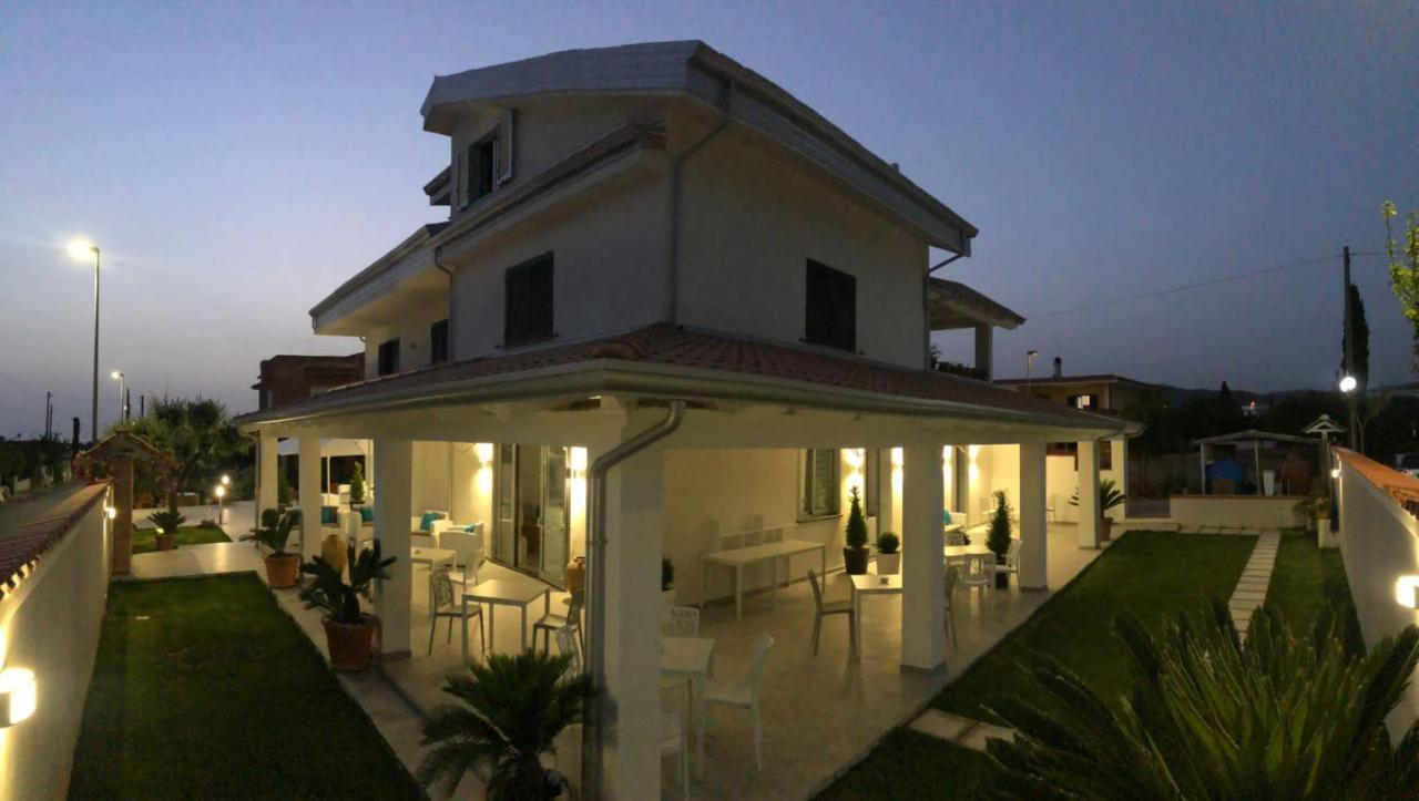 Invilla Bed&Breakfast - Quality Rooms Санта-Марія-ді-Кастеллабате Екстер'єр фото