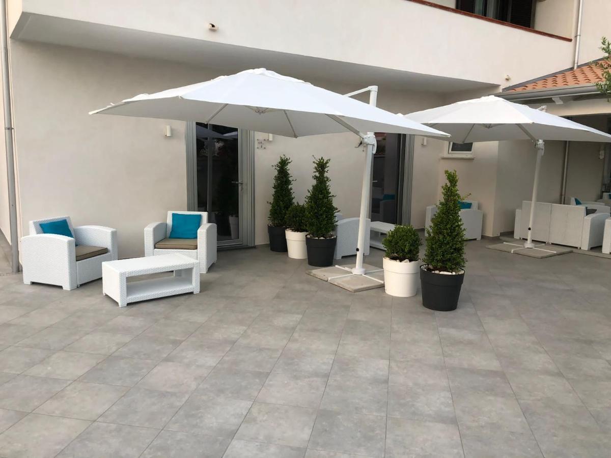 Invilla Bed&Breakfast - Quality Rooms Санта-Марія-ді-Кастеллабате Екстер'єр фото