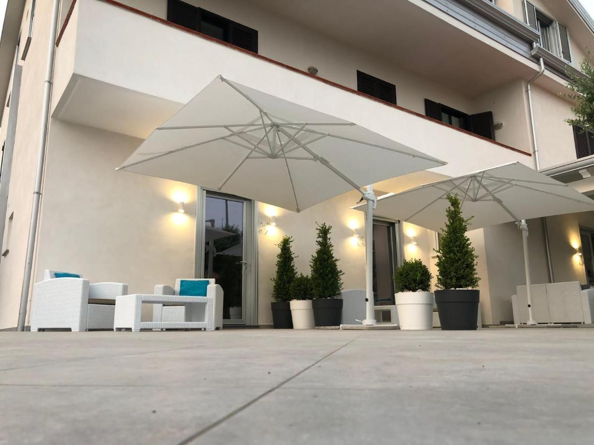 Invilla Bed&Breakfast - Quality Rooms Санта-Марія-ді-Кастеллабате Екстер'єр фото