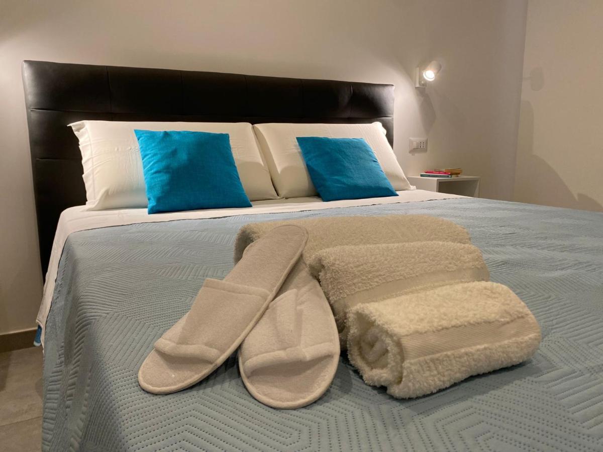 Invilla Bed&Breakfast - Quality Rooms Санта-Марія-ді-Кастеллабате Екстер'єр фото