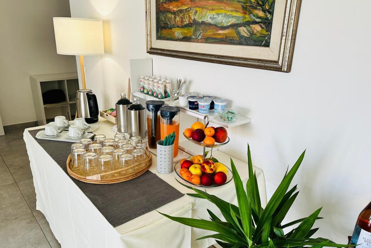 Invilla Bed&Breakfast - Quality Rooms Санта-Марія-ді-Кастеллабате Екстер'єр фото