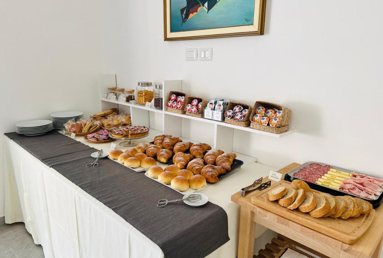 Invilla Bed&Breakfast - Quality Rooms Санта-Марія-ді-Кастеллабате Екстер'єр фото