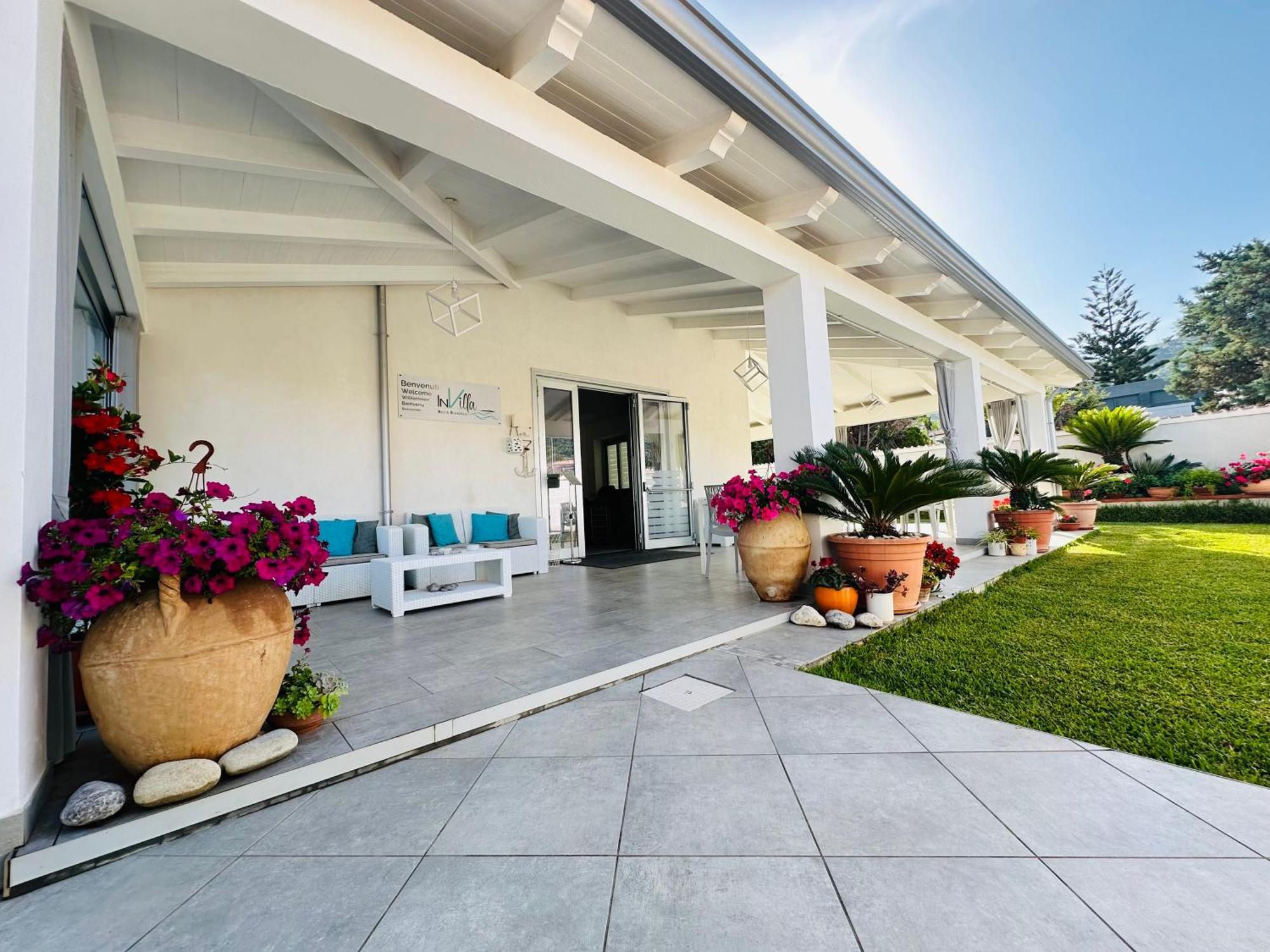 Invilla Bed&Breakfast - Quality Rooms Санта-Марія-ді-Кастеллабате Екстер'єр фото