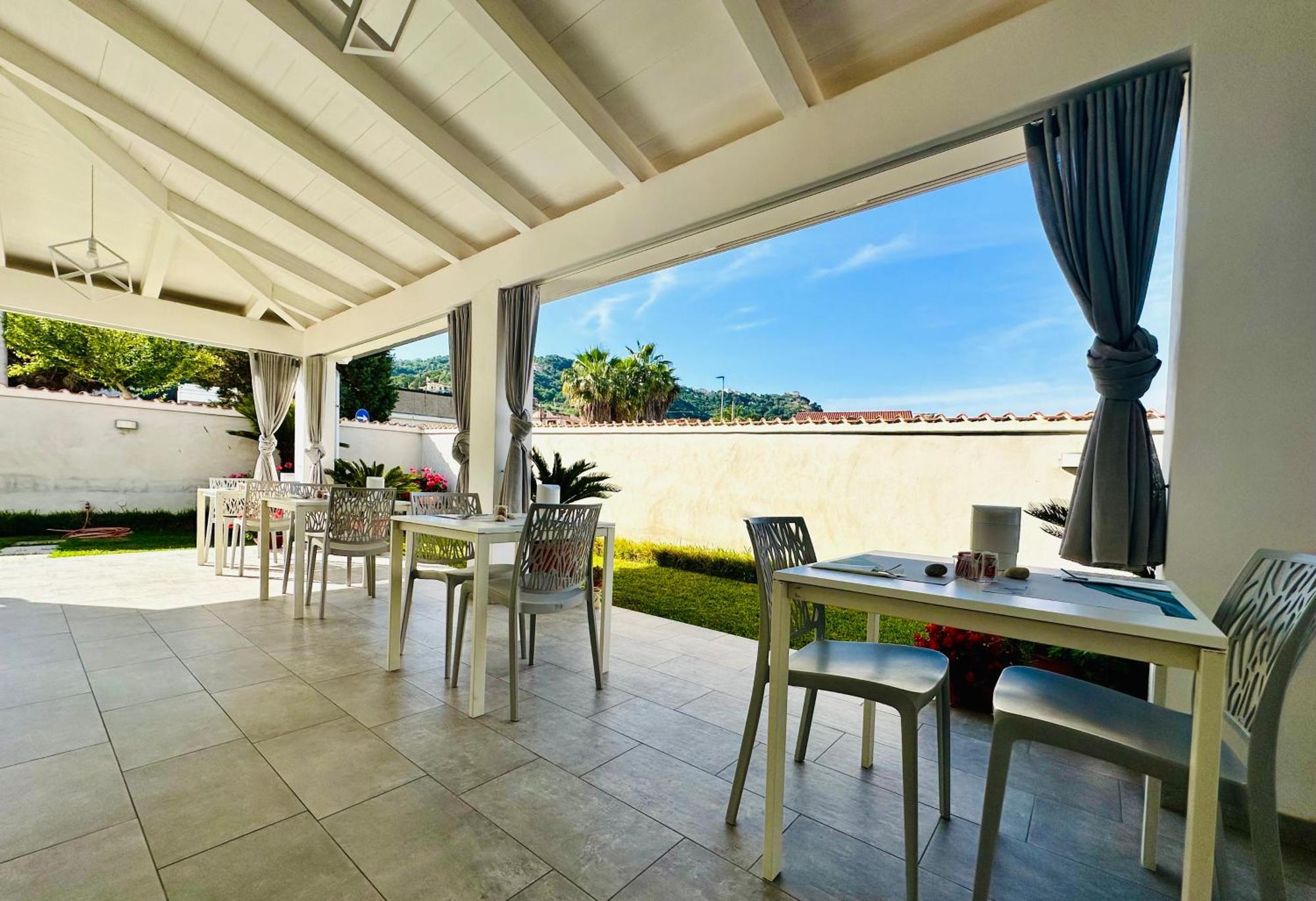 Invilla Bed&Breakfast - Quality Rooms Санта-Марія-ді-Кастеллабате Екстер'єр фото