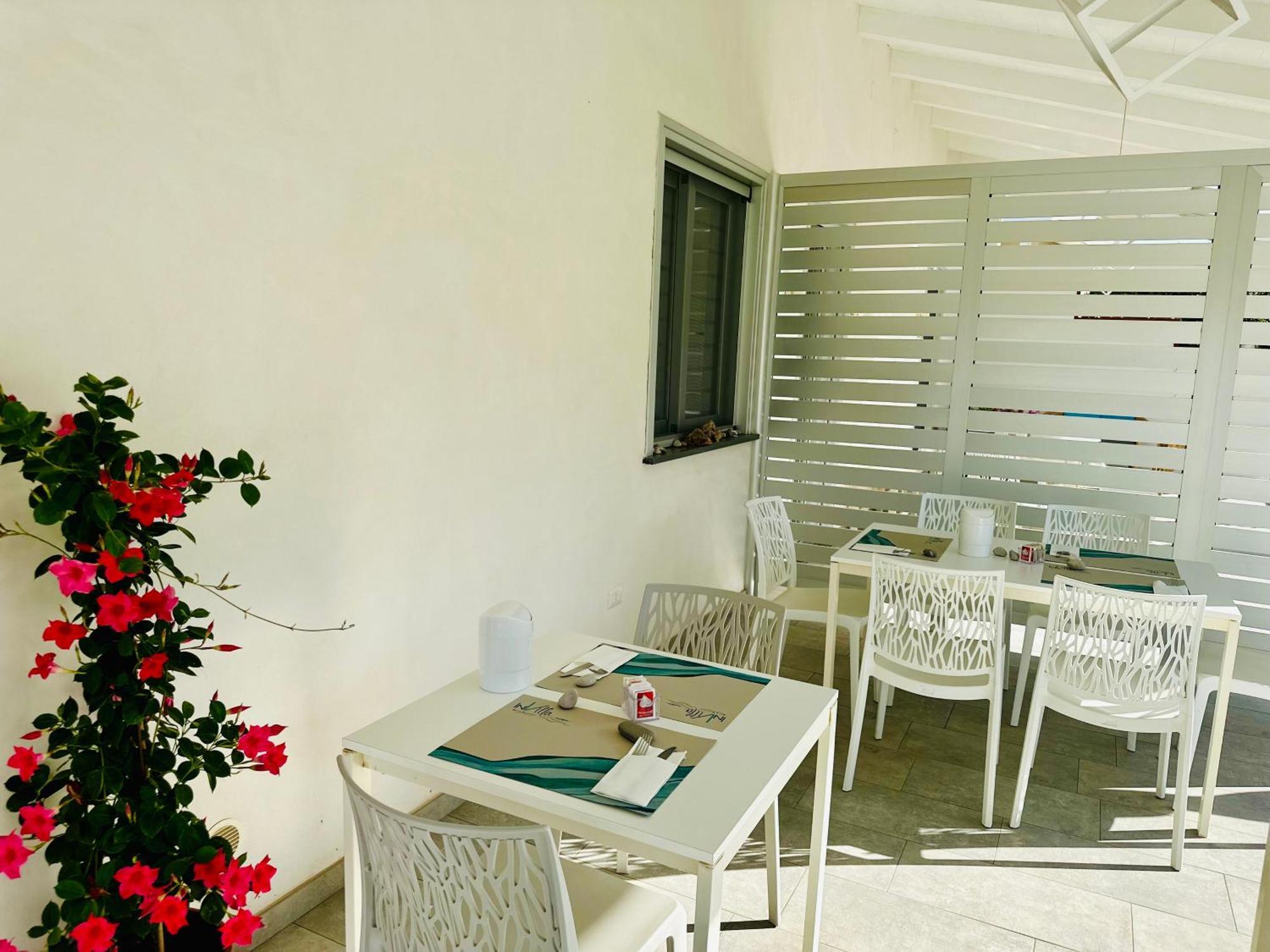 Invilla Bed&Breakfast - Quality Rooms Санта-Марія-ді-Кастеллабате Екстер'єр фото