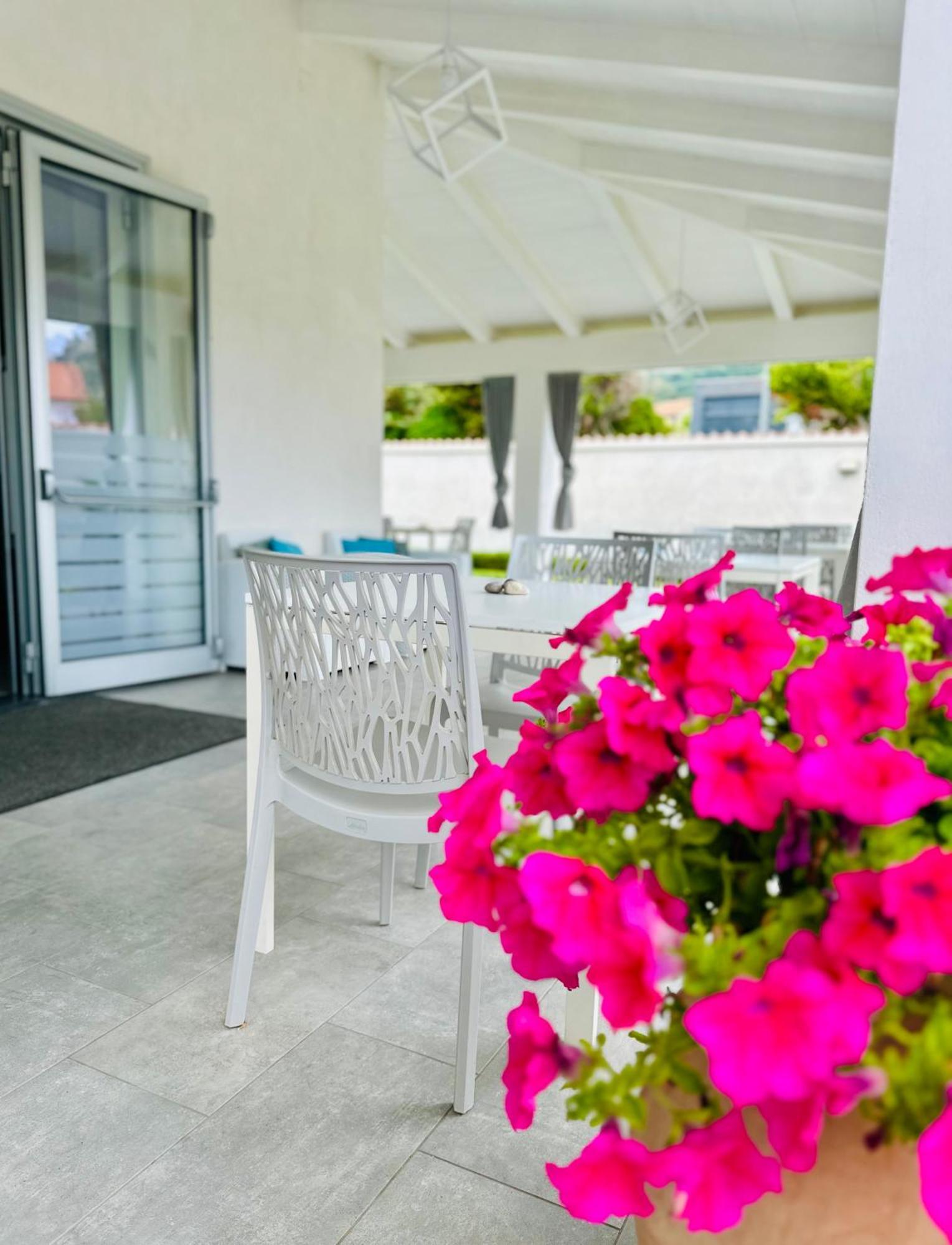 Invilla Bed&Breakfast - Quality Rooms Санта-Марія-ді-Кастеллабате Екстер'єр фото