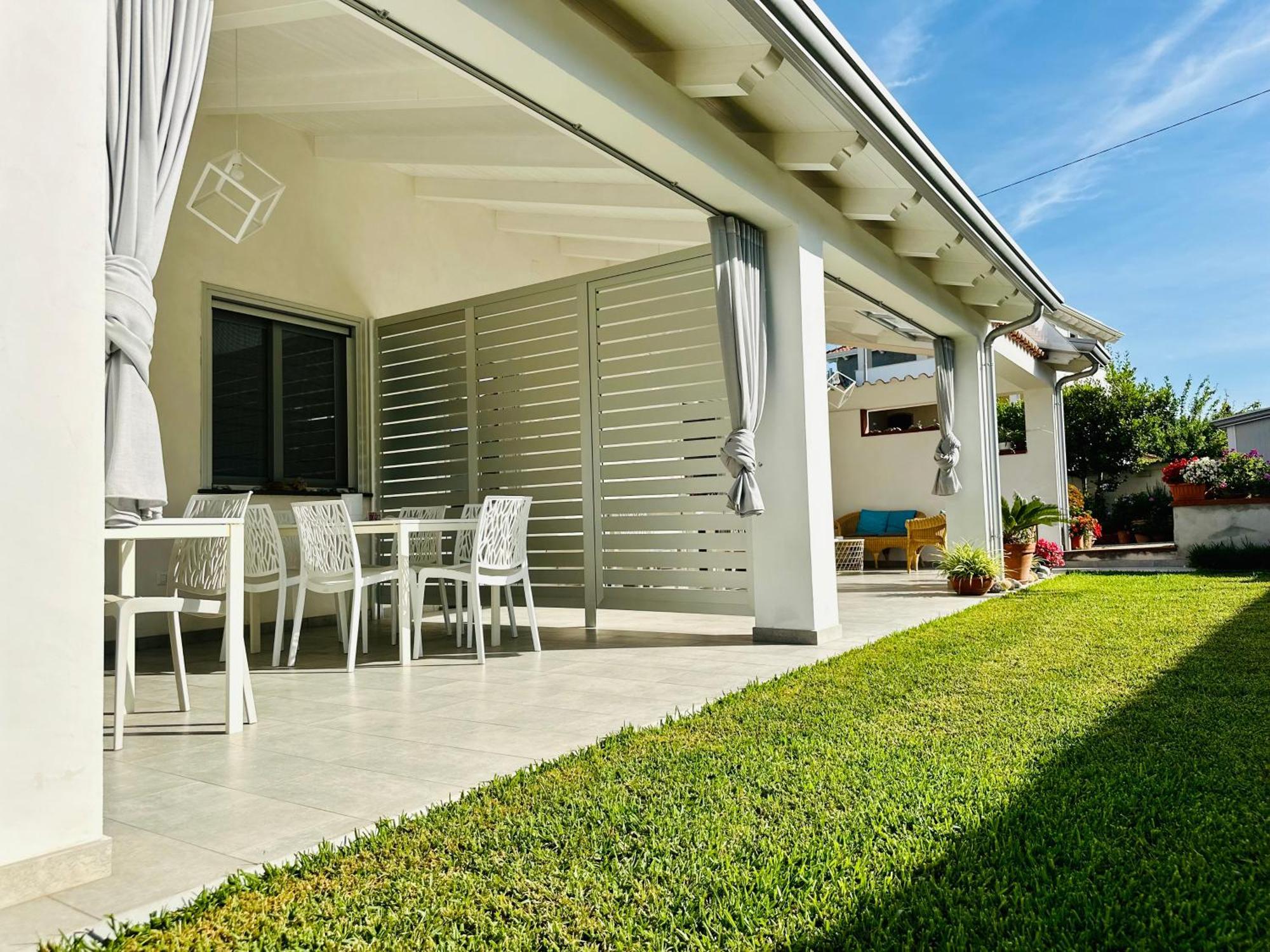 Invilla Bed&Breakfast - Quality Rooms Санта-Марія-ді-Кастеллабате Екстер'єр фото